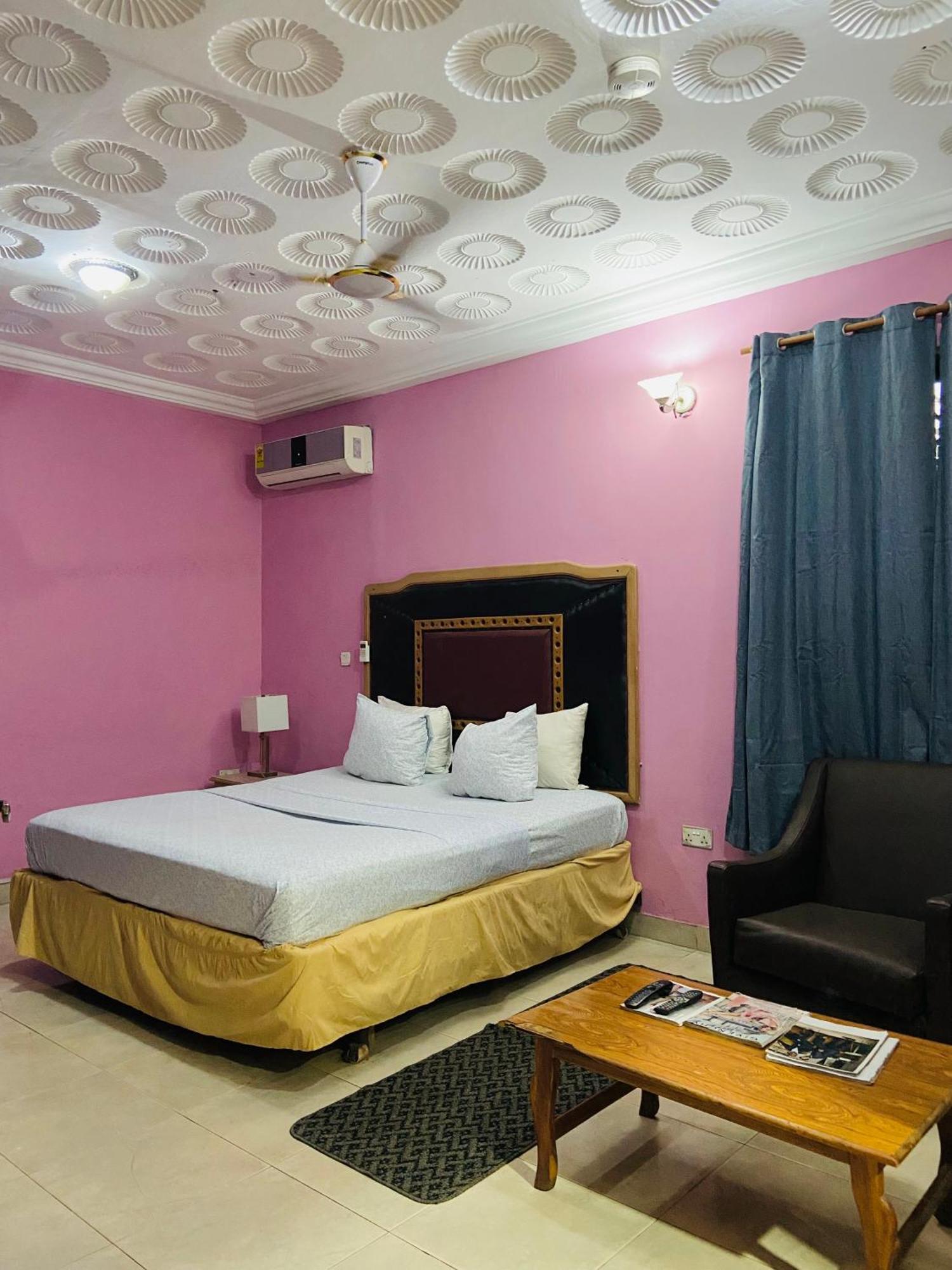 Heavens Gate Hotel Acra Exterior foto
